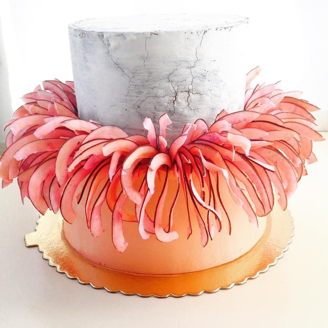 Торт украшенный кокосом