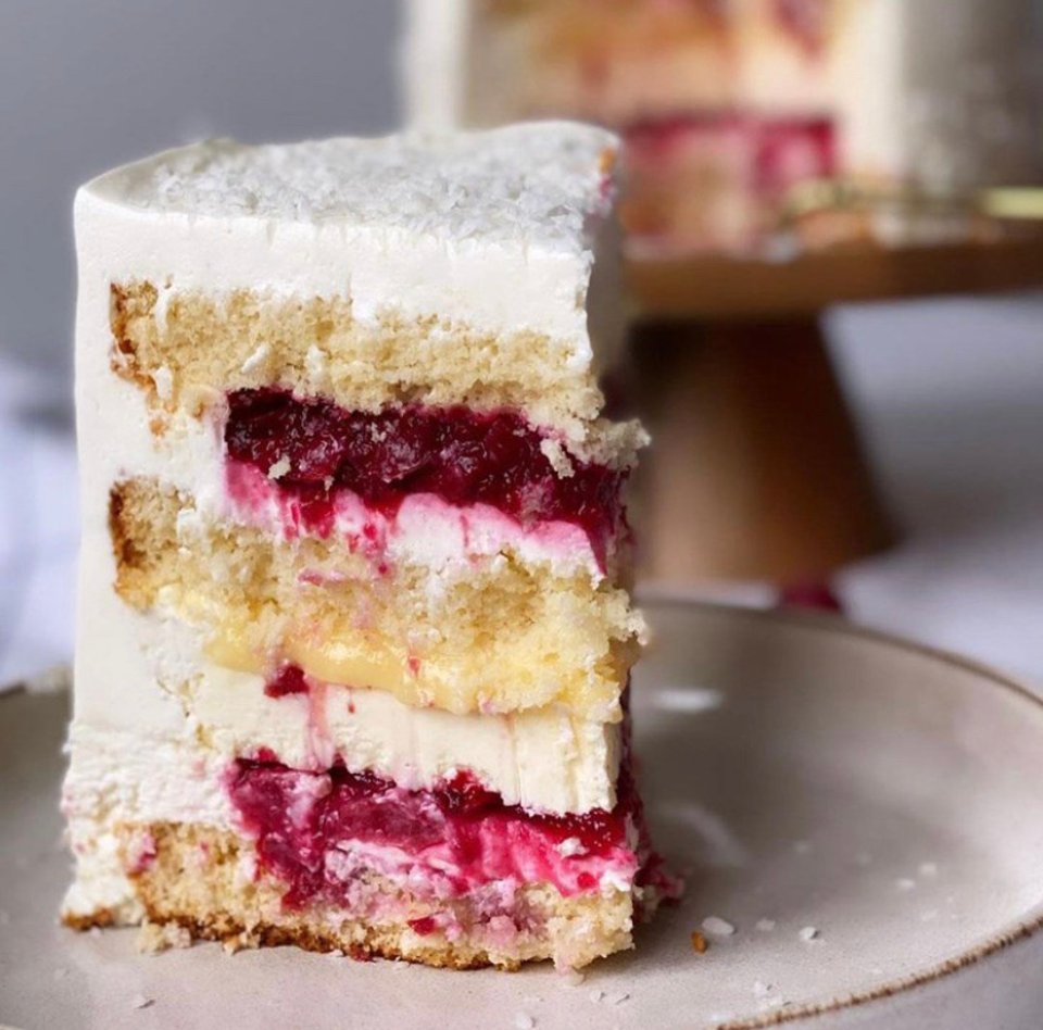 Торт с кокосом декор