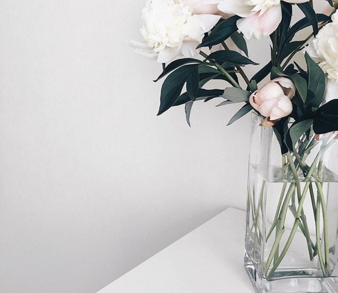 Цветы в вазе Минимализм