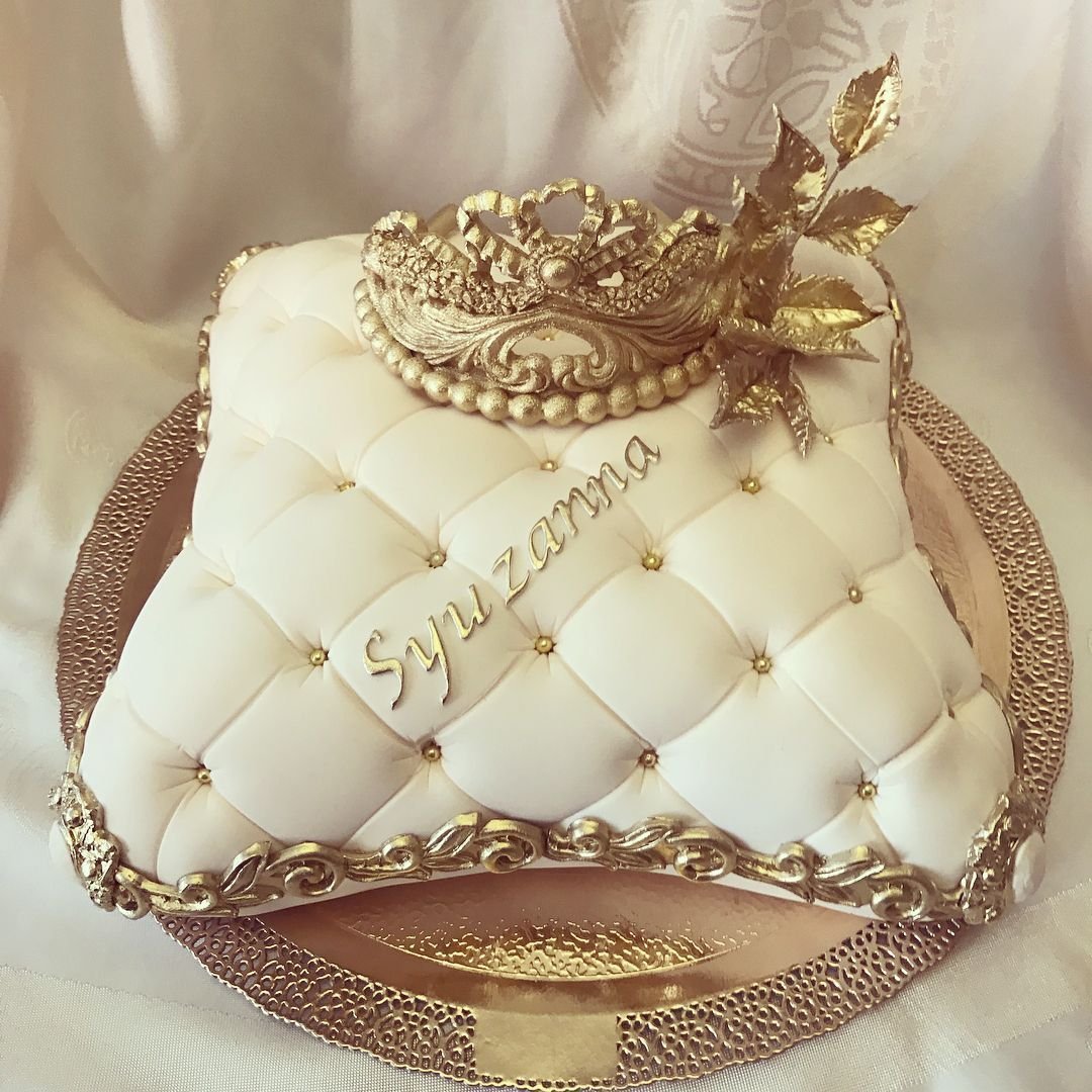 Красивые торты с короной