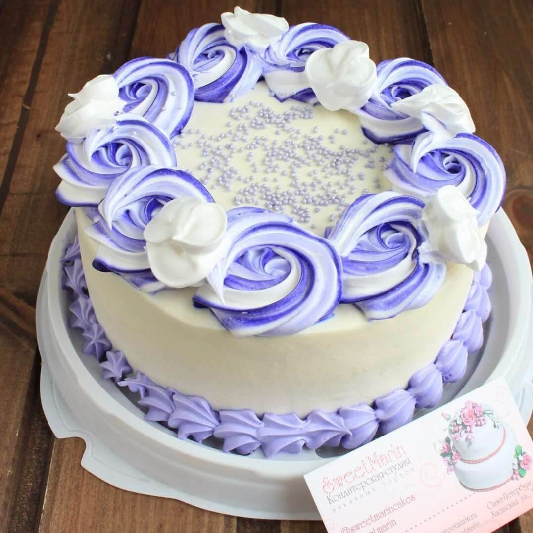 Торт с кремовыми завитушками