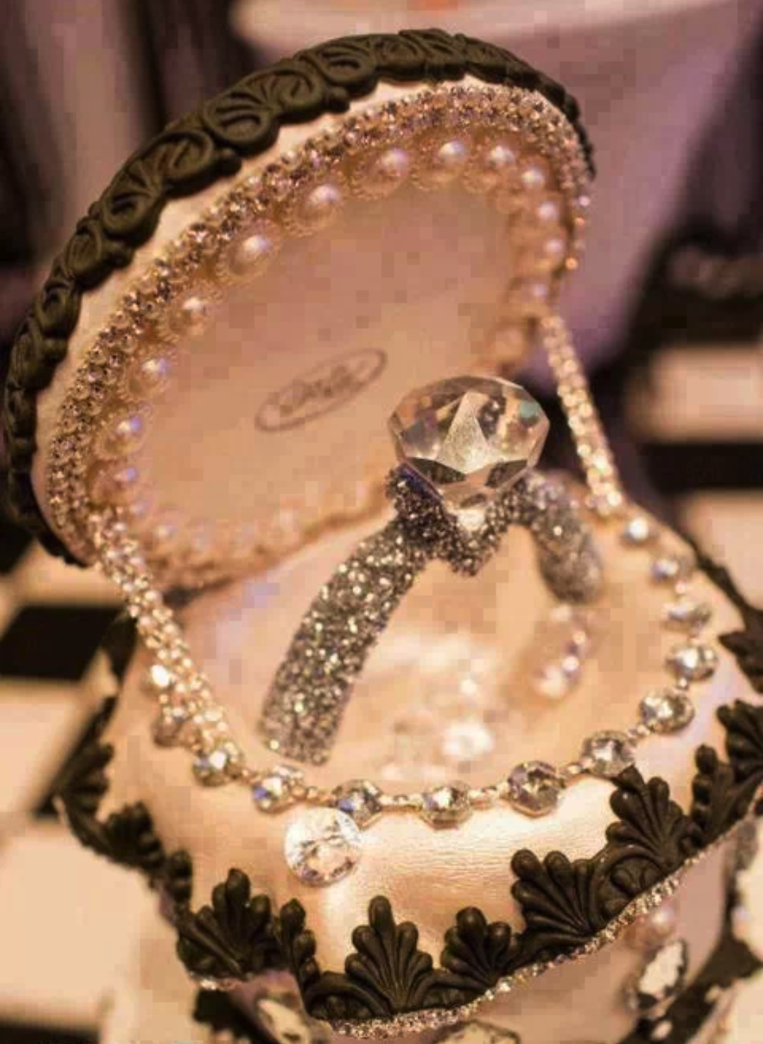 Торт с ожерельем