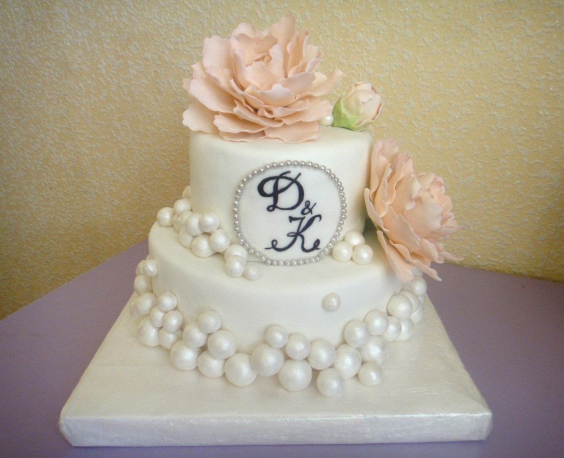 Свадебный торт с инициалами
