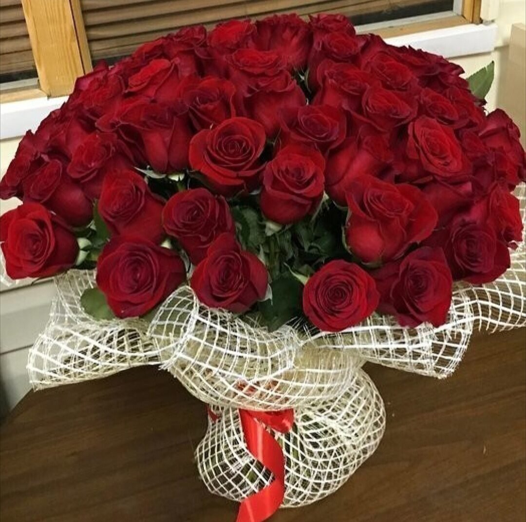 Букеты красных роз с добрым утром