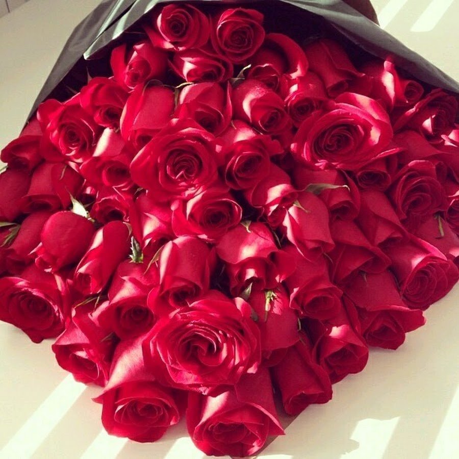 Букет роз красных гламурных