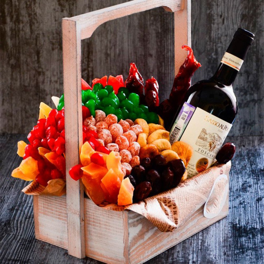 Мужской букет из цветов в коробке