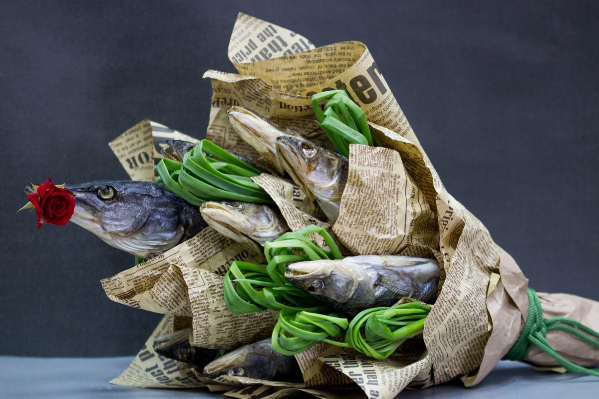 Подарок рыбаку из конфет