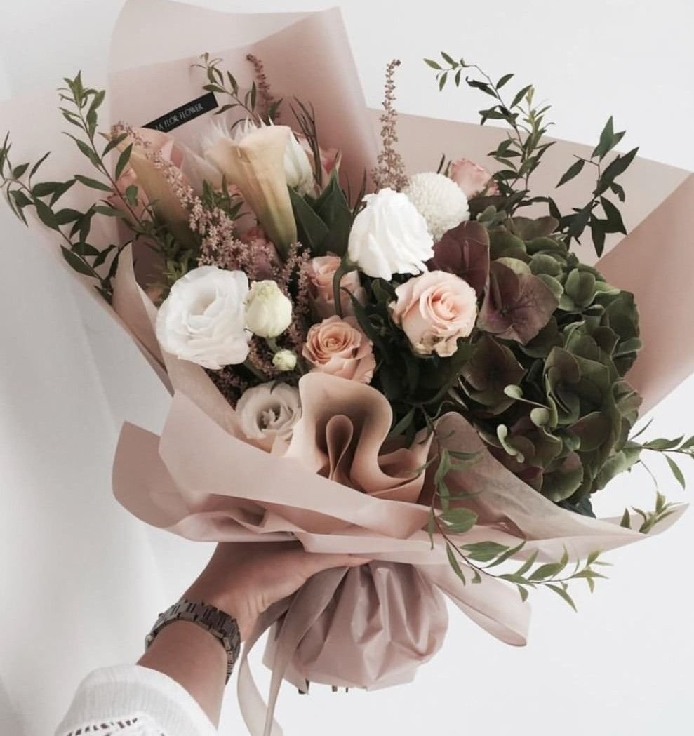 Букет в нюдовых цветах