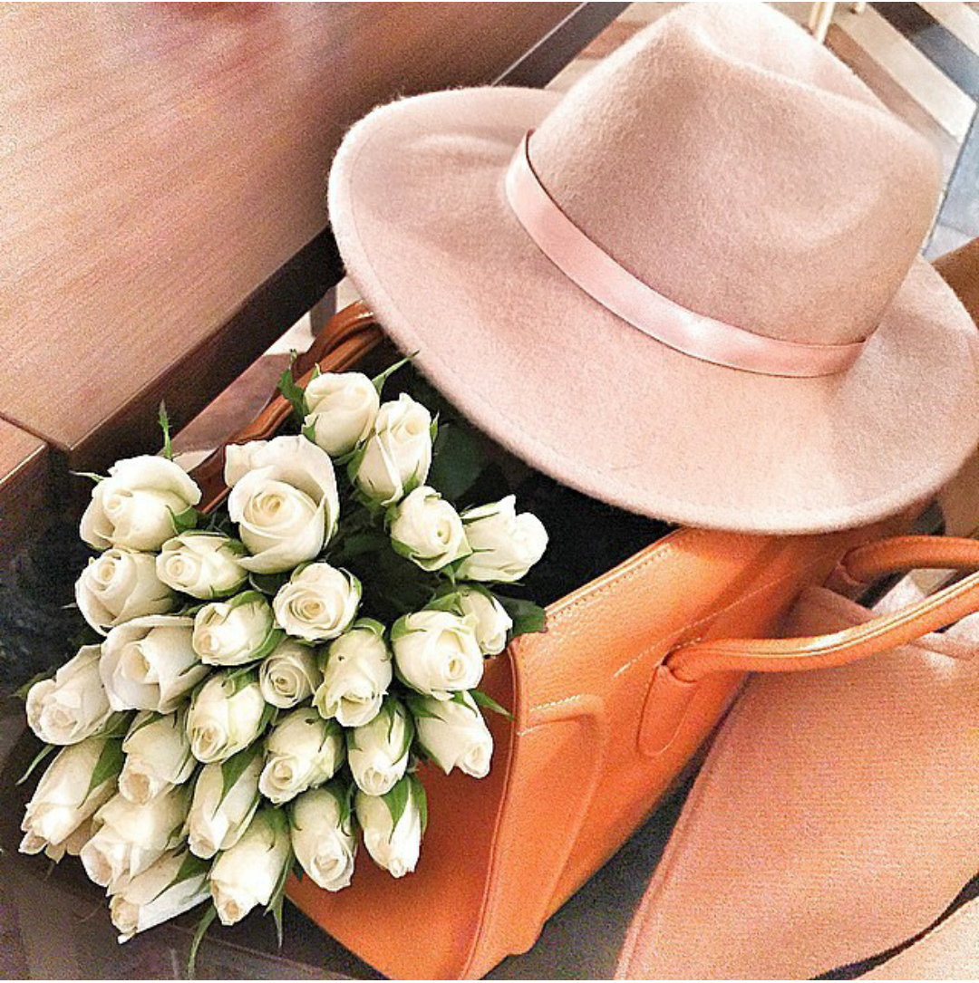 Букет в руках у девушки