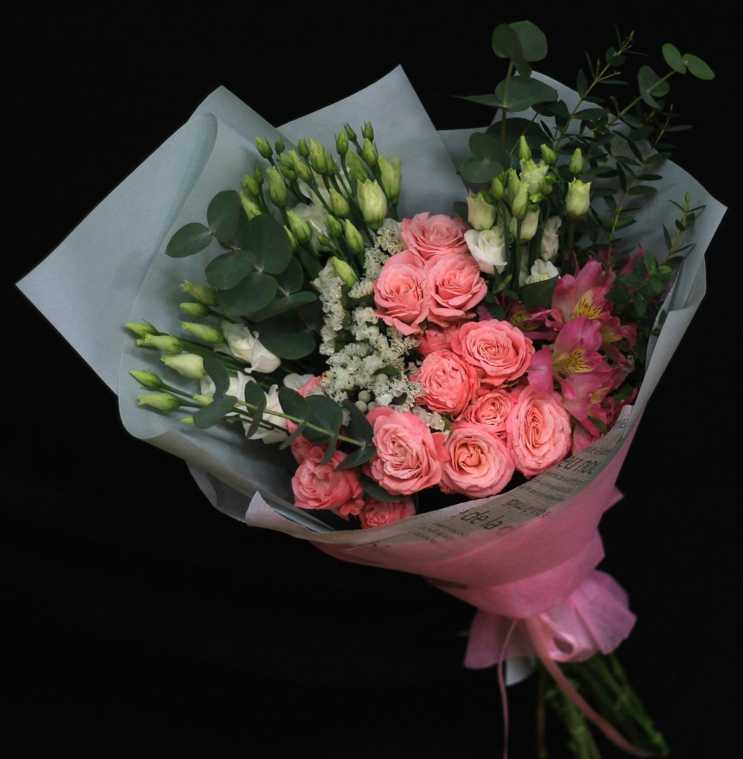 Эустома и кустовая роза