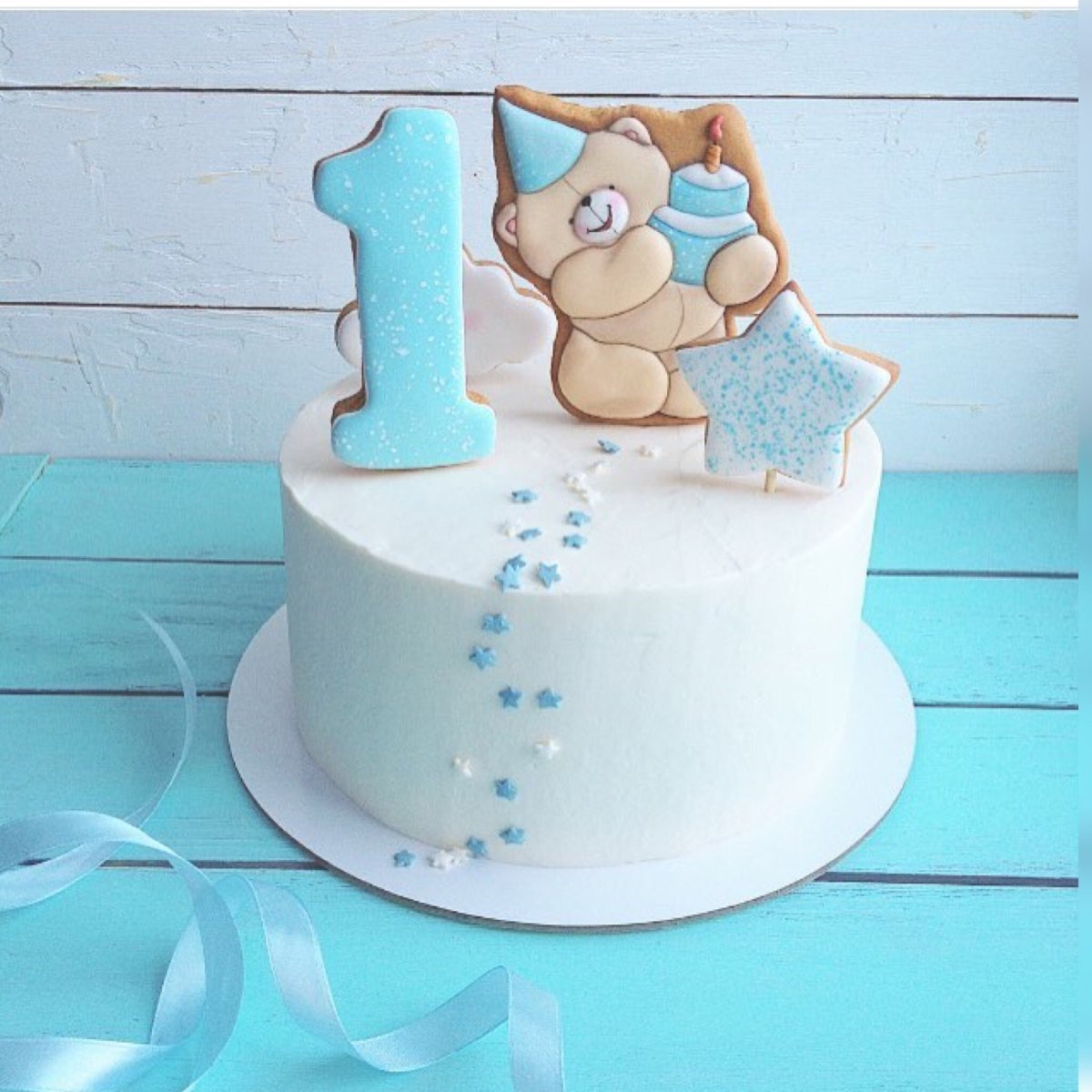 Торт с медвежонком для мальчика на годик