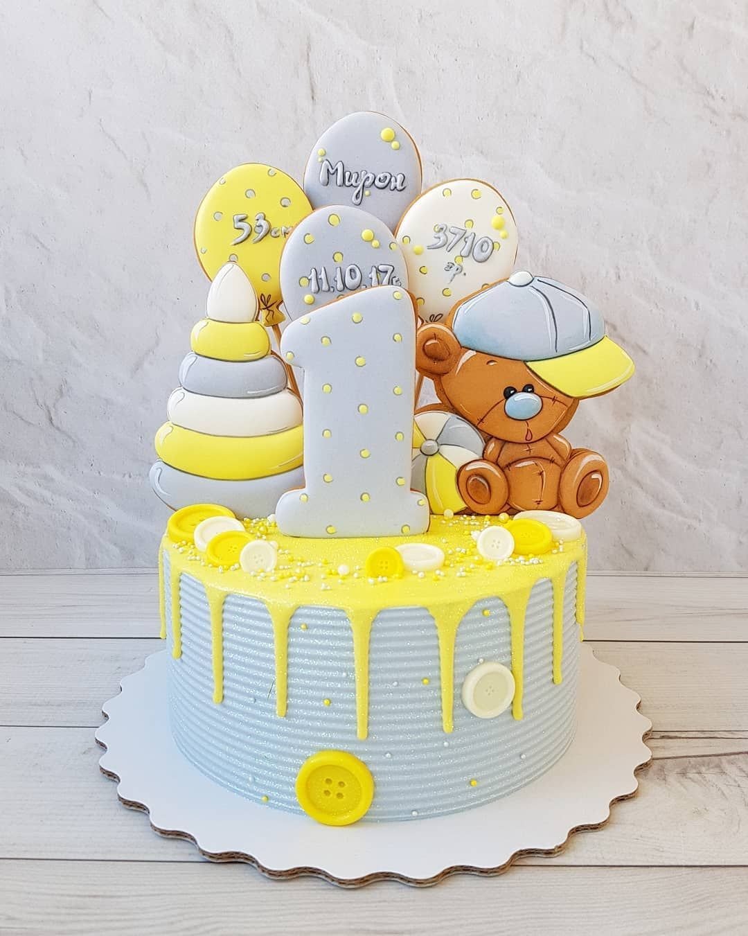 Желтый торт для мальчика