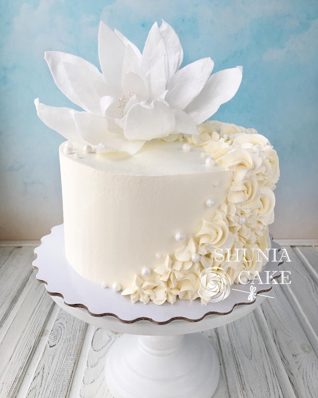 Белый кремовый торт