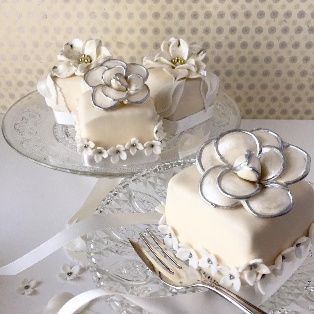 Стильный свадебный торт одноярусный