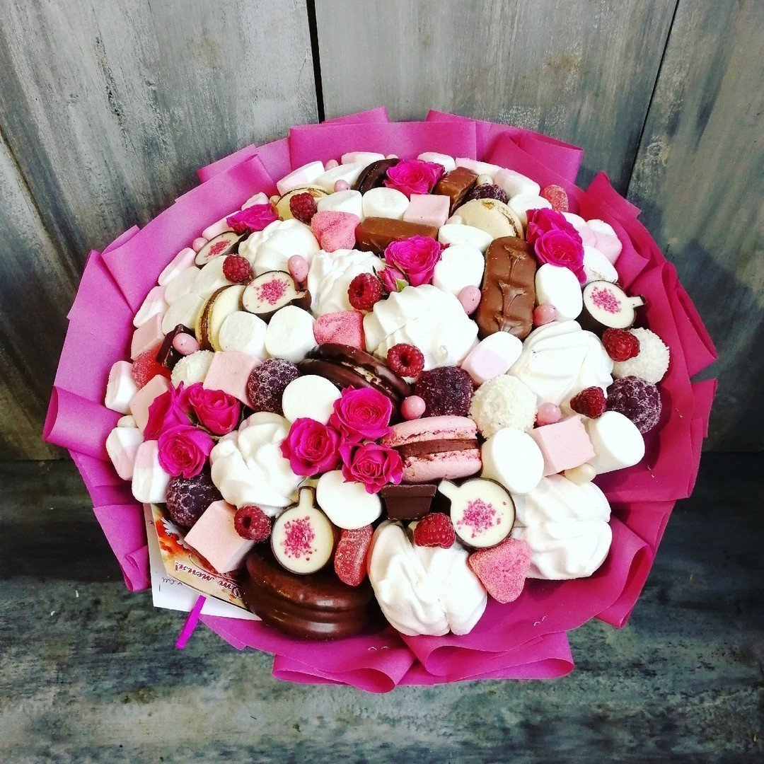 Букет из безе и сладостей