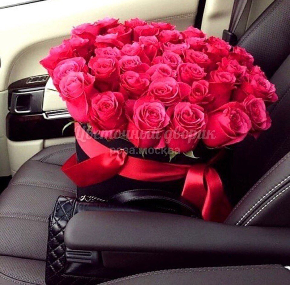 Цветы в салоне автомобиля