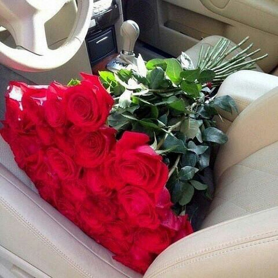 Цветы в машине