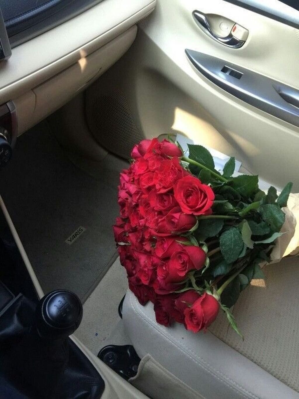 Букет в машине