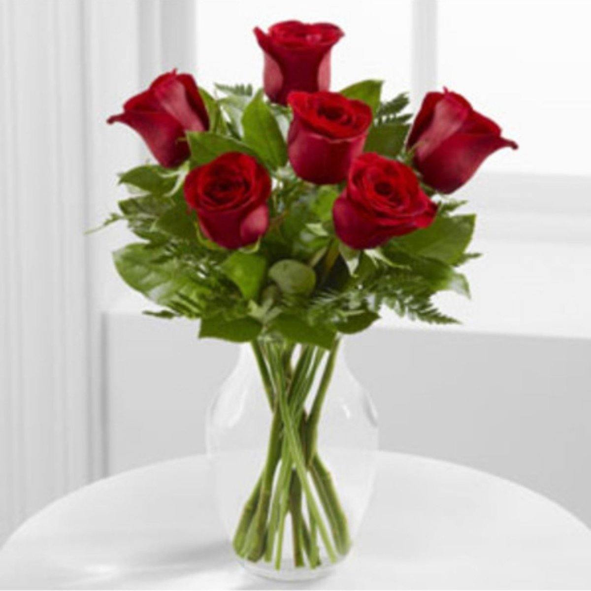 Букет из роз в вазе