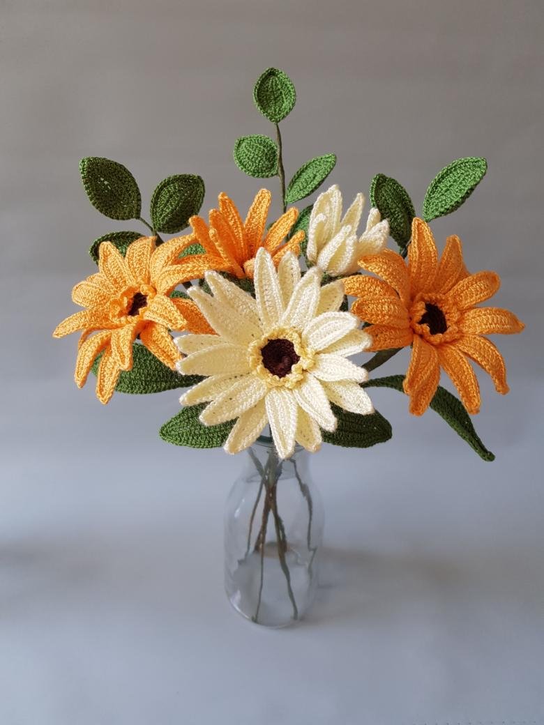 Букет из вязаных цветов крючком