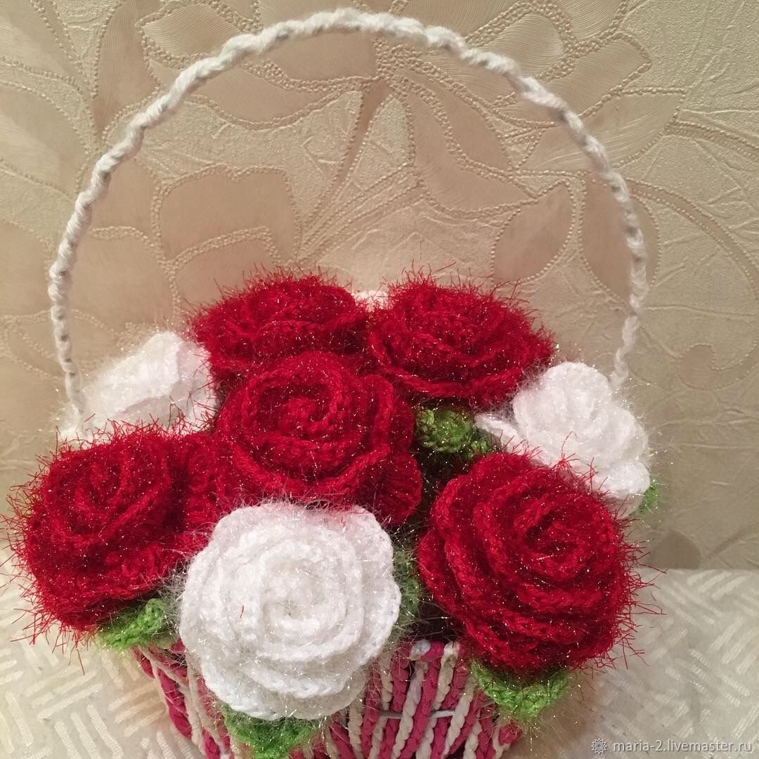 Букет из вязаных роз
