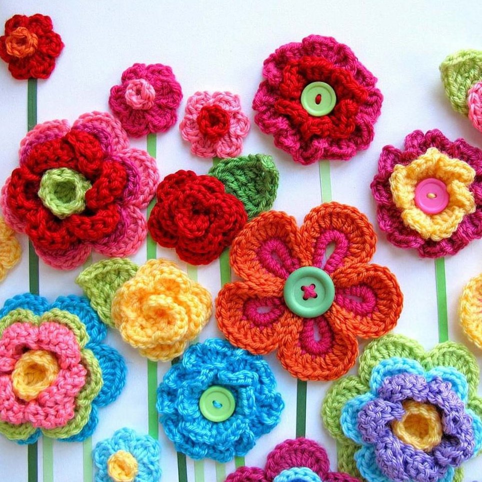 Панно из вязаных цветов