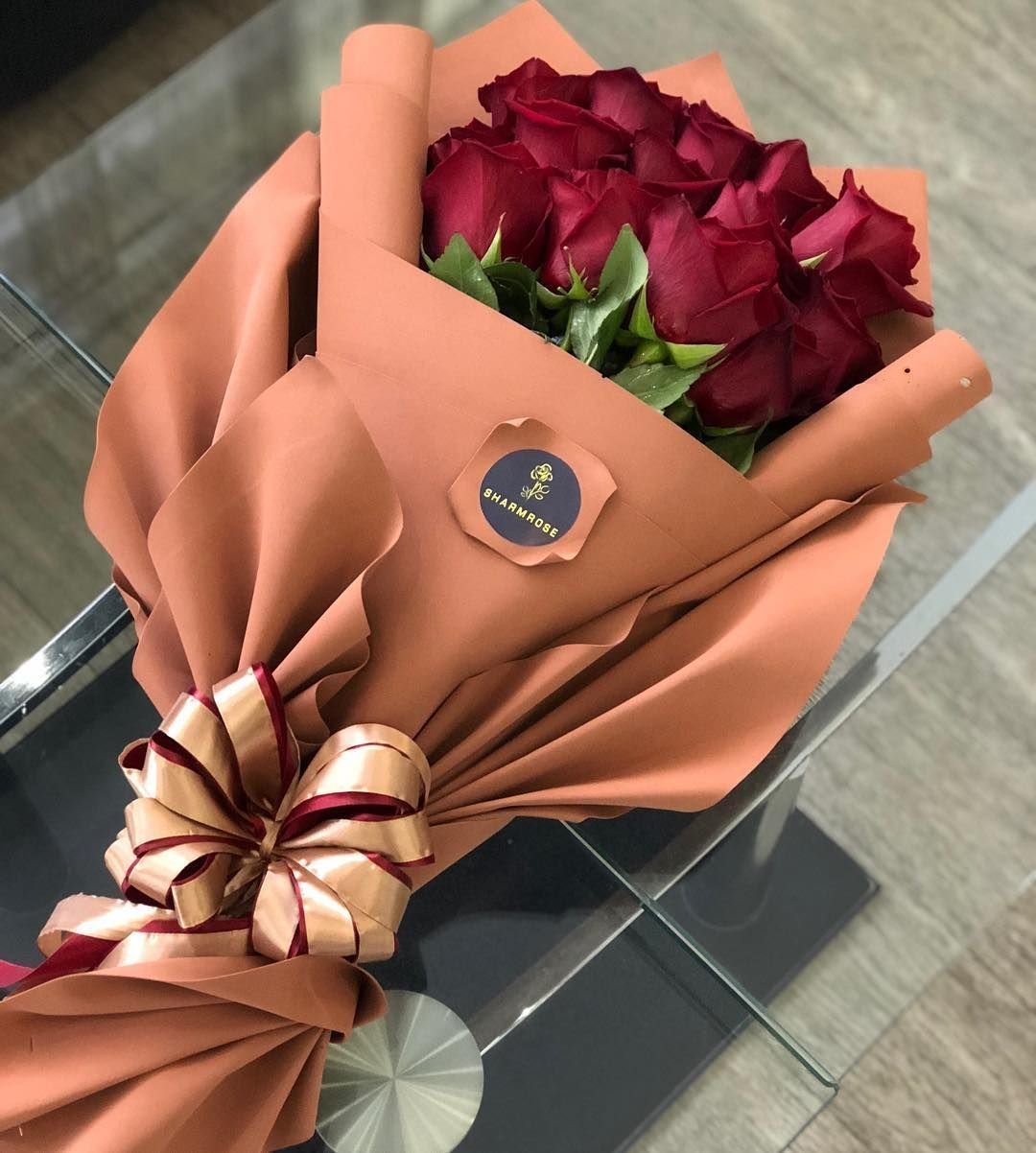 Упаковка длинных роз