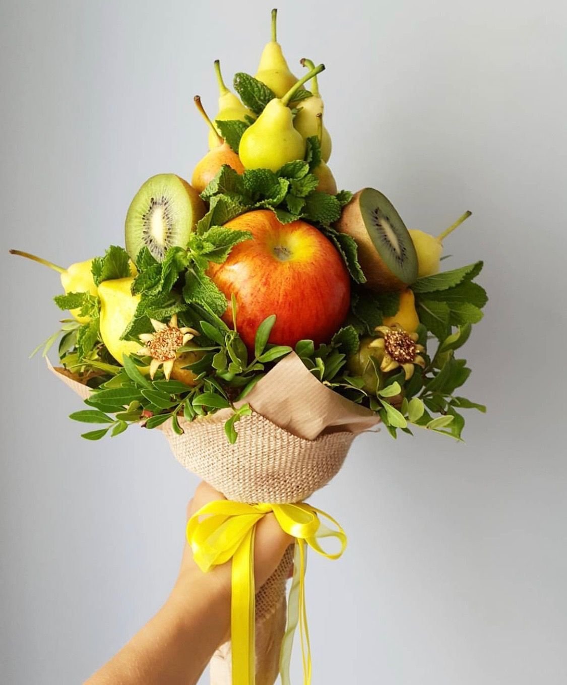 Букет из фруктов небольшой