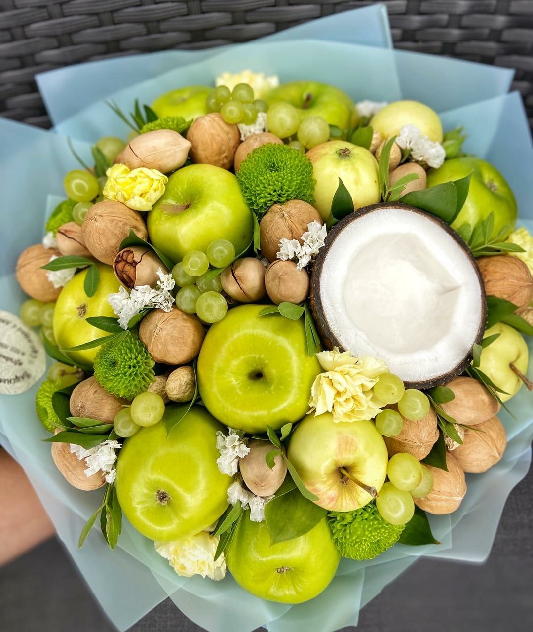 Фруктовый букет из персиков