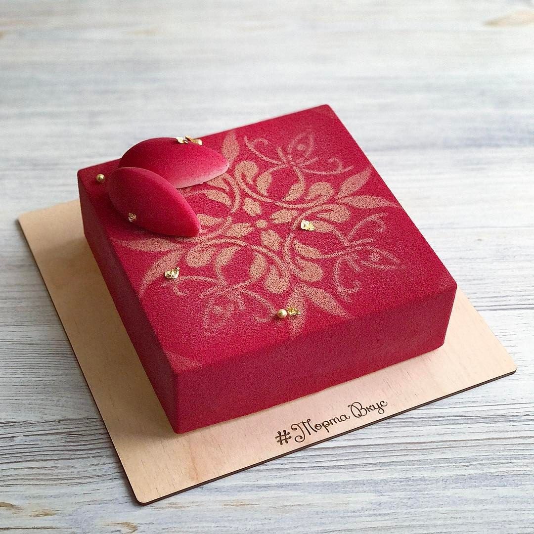 Стильный квадратный торт