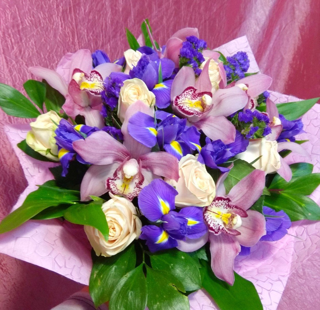 Букет "ирисы и ромашки"