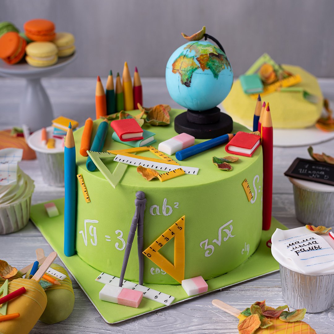 Торт в виде книги для женщины