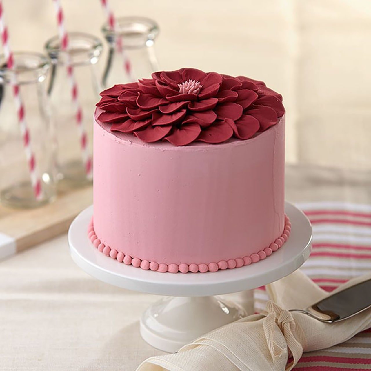 Легкие красивые торты. Торт Вилтон. Красивое украшение торта. Необычное украшение торта. Современный декор тортов.