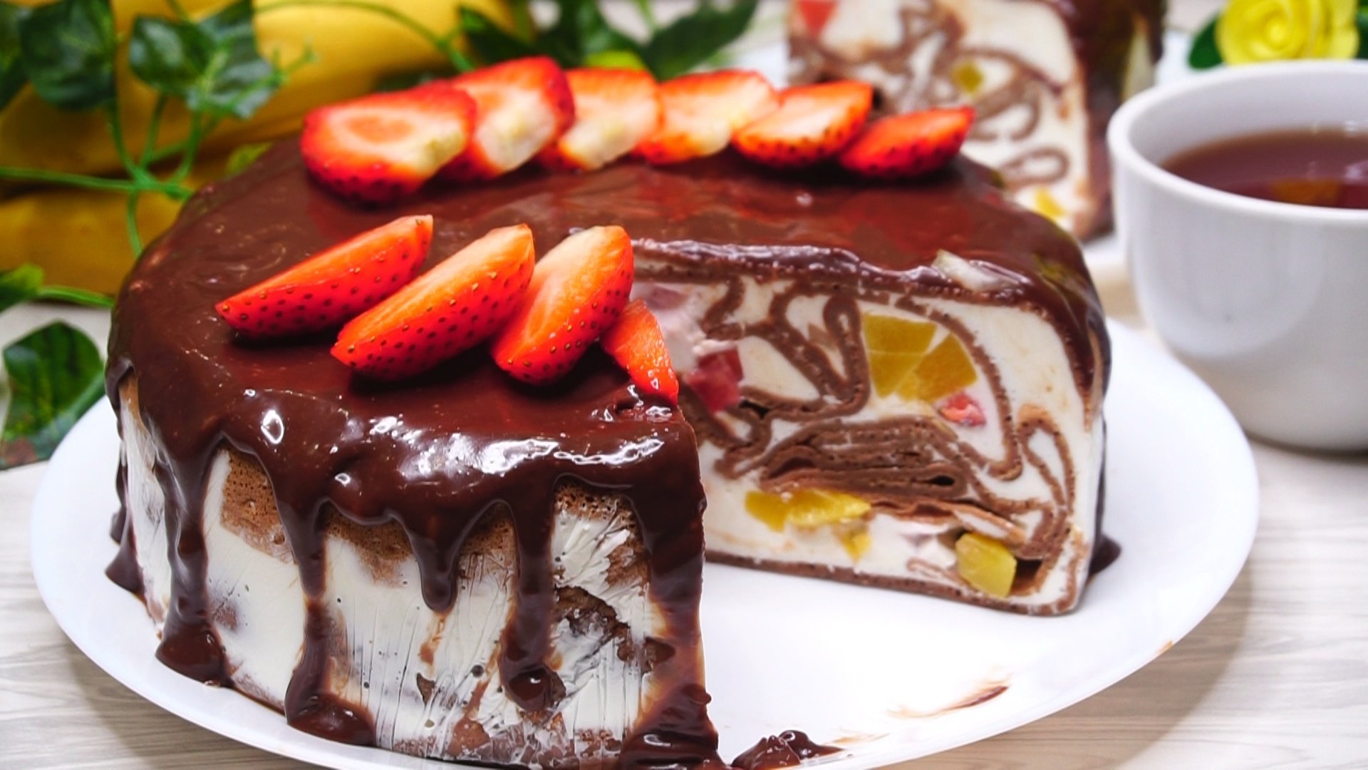 Шоколадный торт желатин. Шоколадный блинный торт. Шоколадный торт без выпечки. Шоколадно-фруктовый торт без выпечки.