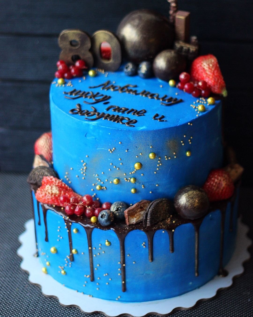 Торт двухъярусный на день рождения мужчине