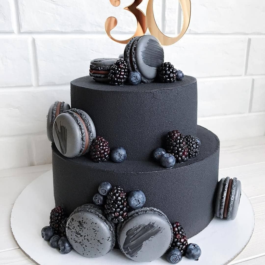 Торт украшенный сладостями