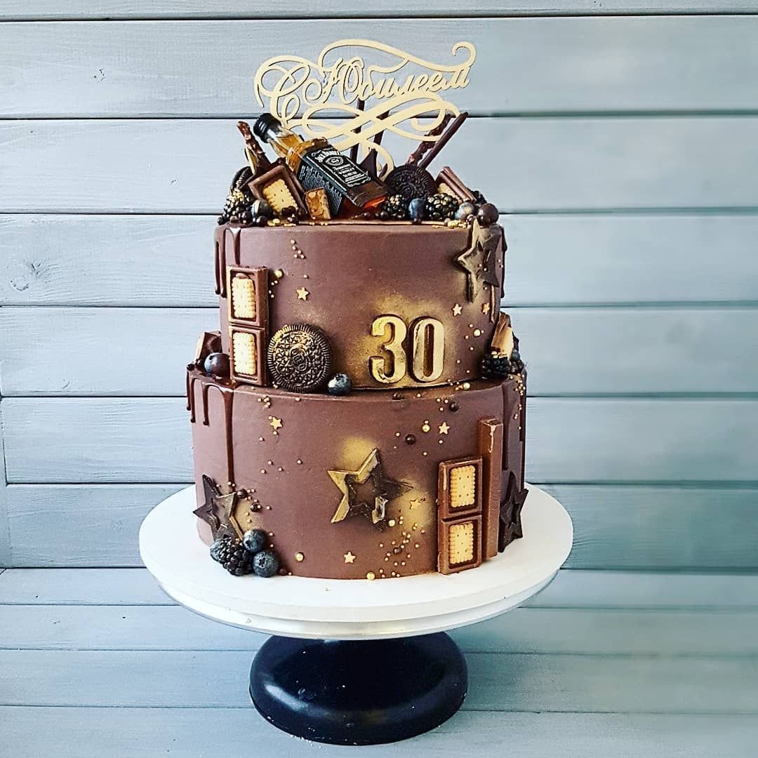 Двухъярусный торт для мужчины