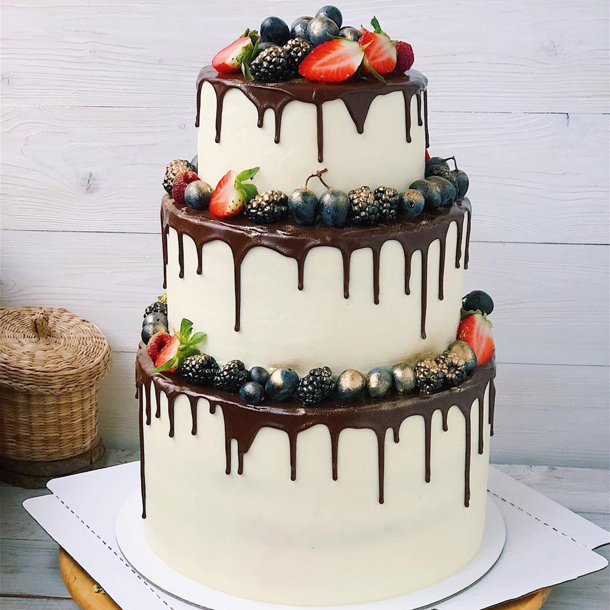 Торт черно золотой