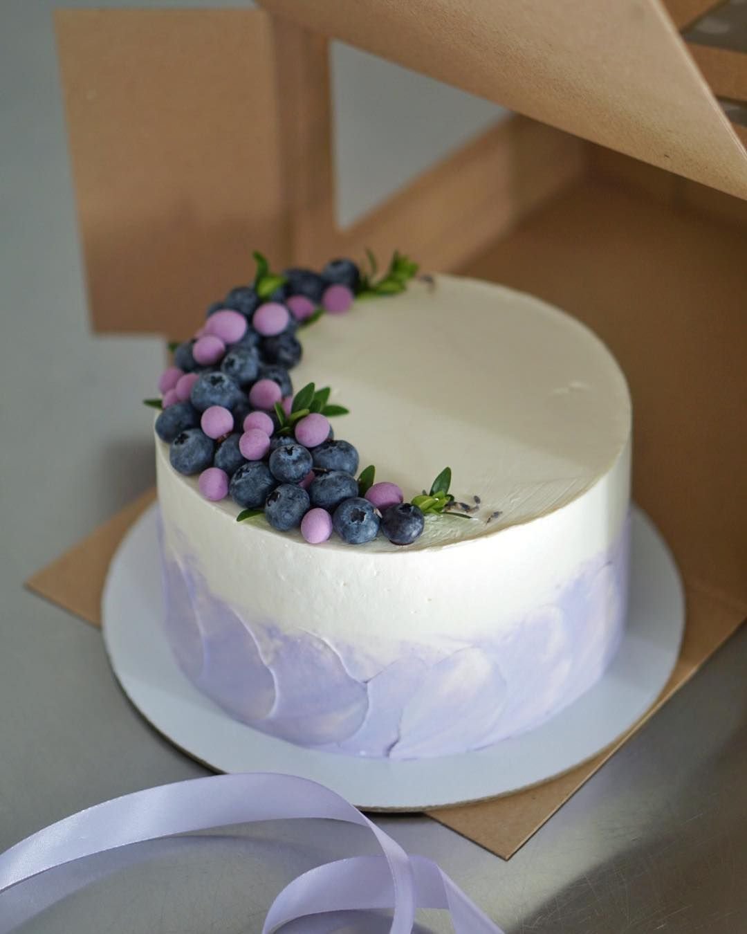 Украшение лавандовоготорта