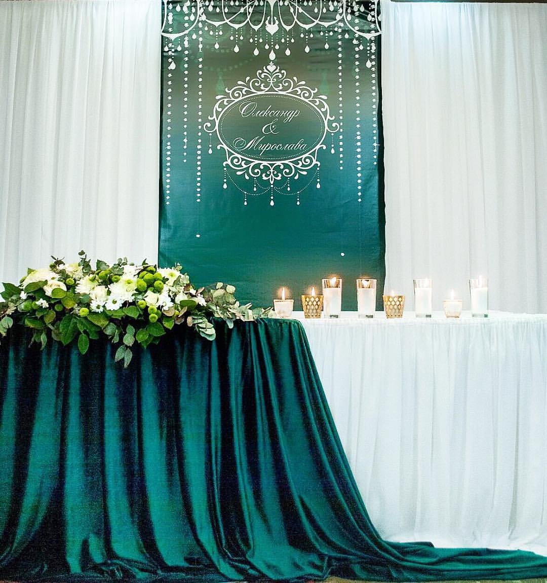 Украшение Президиума в изумрудном цвете