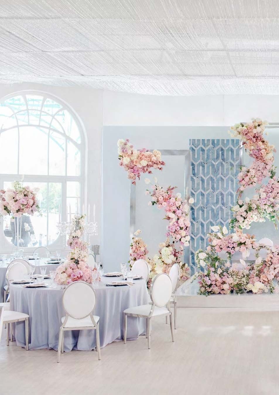 Свадебный зал в пастельных тонах