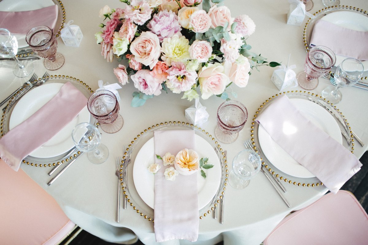 Сервировка стола на свадьбу