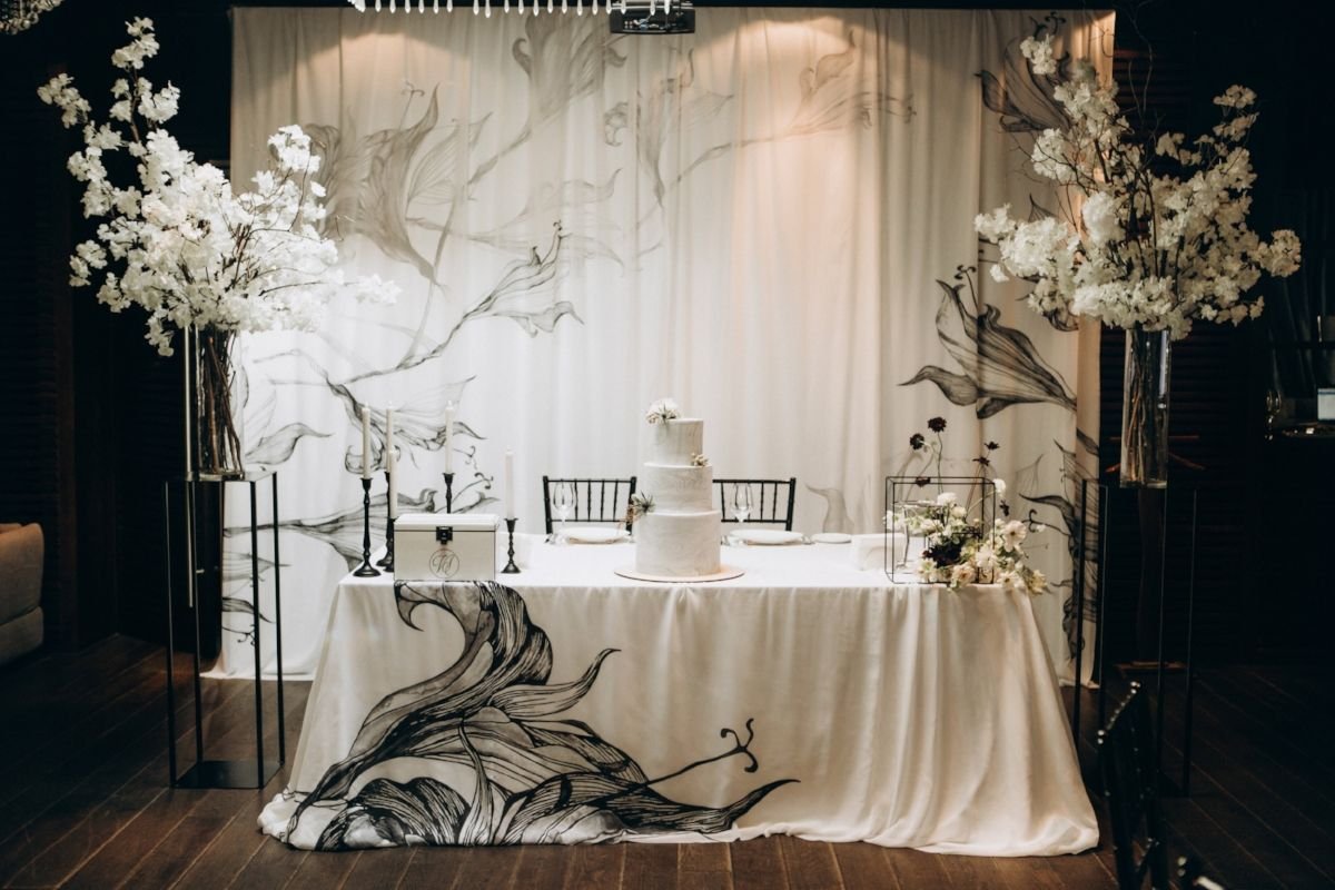 Президиум черно белый