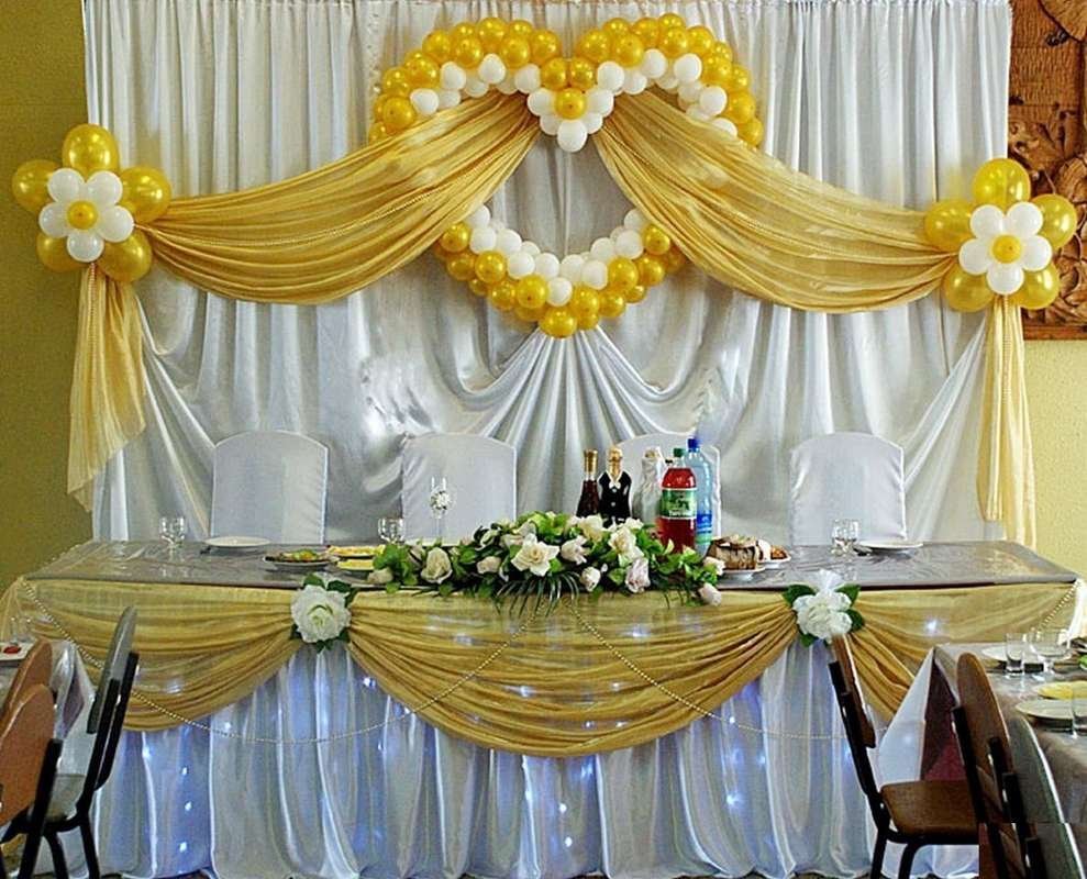 Украшение банкетного зала шарами