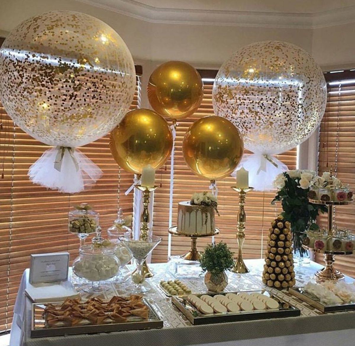 Стильное украшение шарами