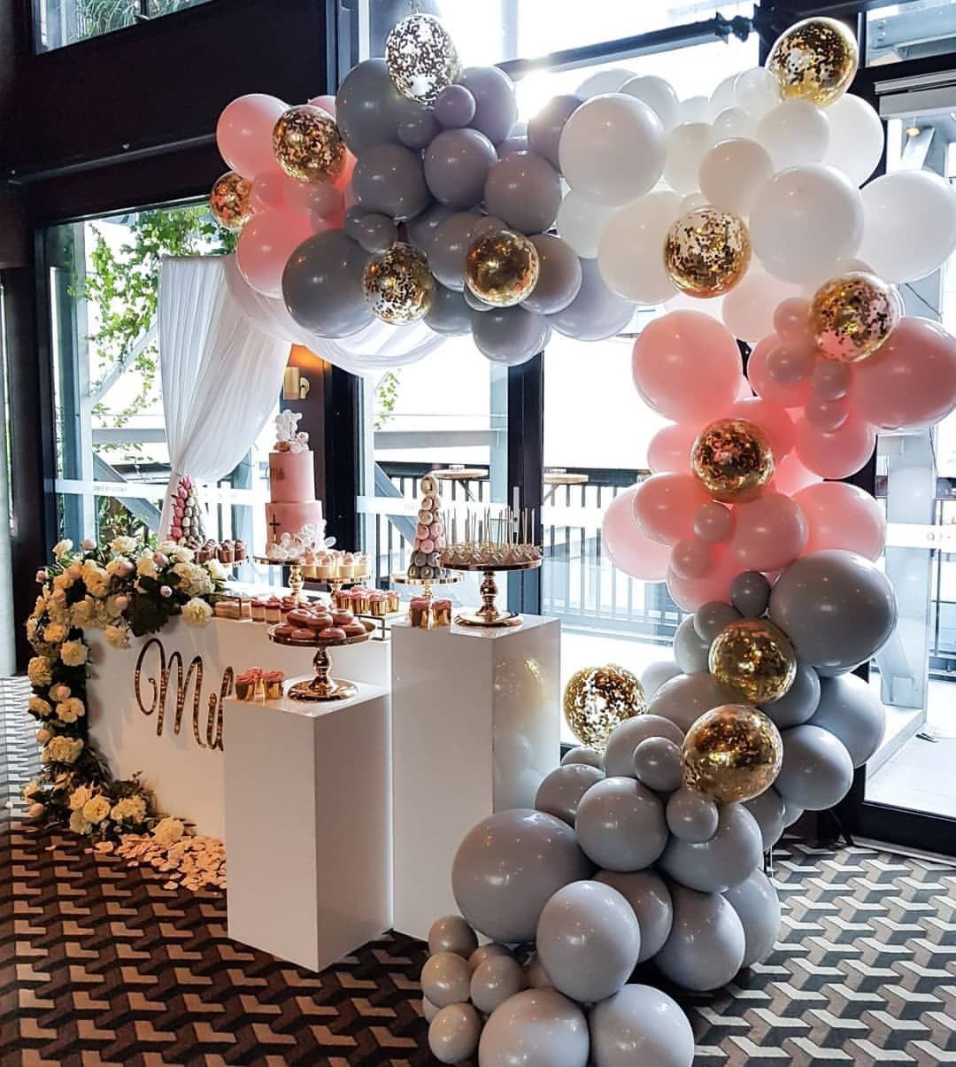 Необычное украшение шарами