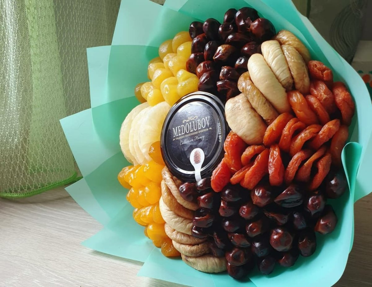 Букет из сушеных фруктов