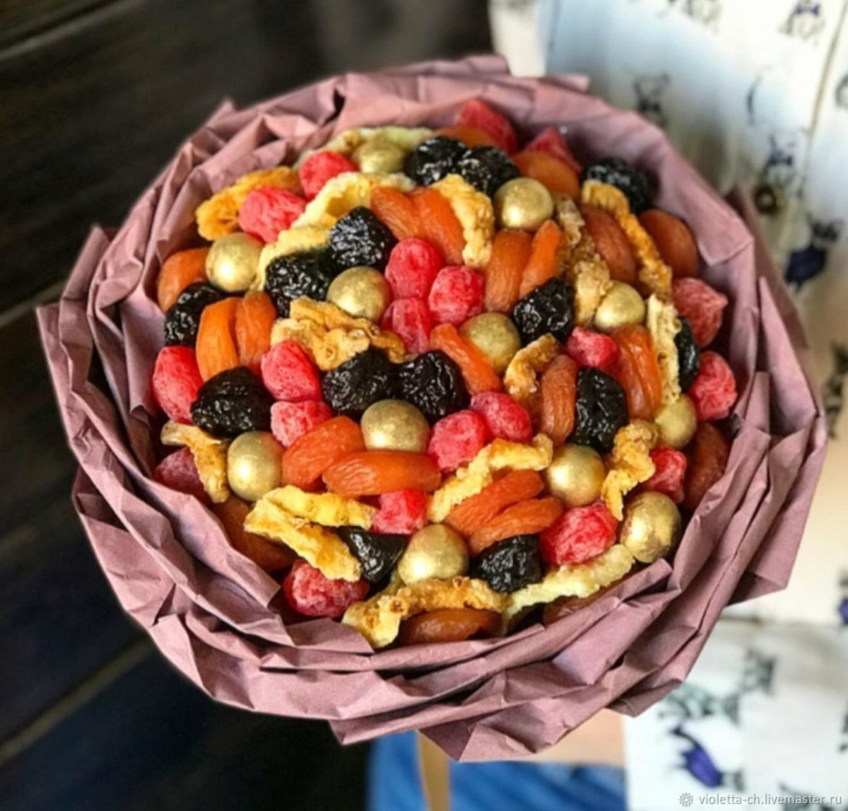 Букет из орехов и сухофруктов