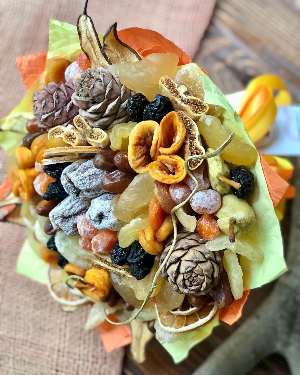 Тарелка из сухофруктов и орехов