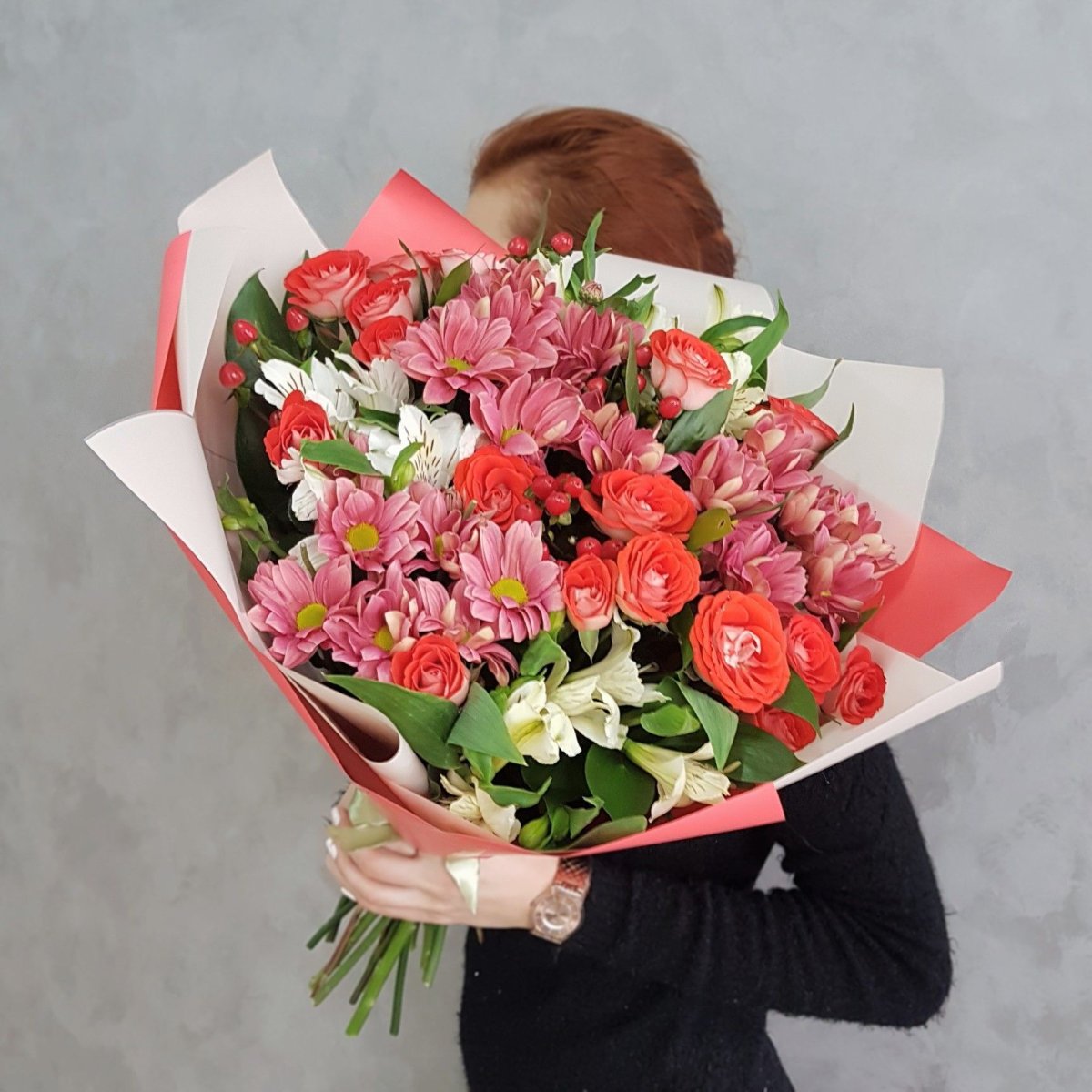 Букет с альстромерией и хризантемой